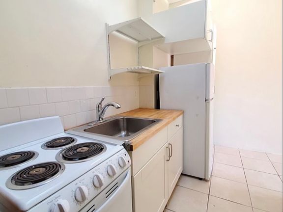 4th image of 227 W 137th St #3F