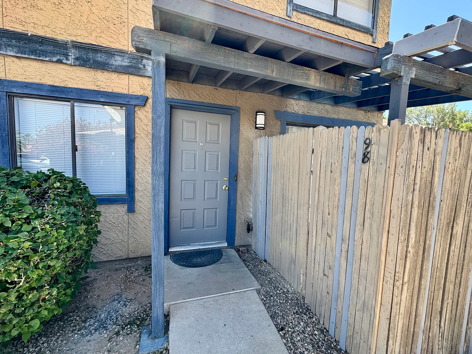 2 bed, 1.5 bath, 882 sqft, $1,299 — Photo 2