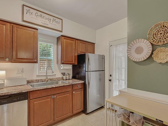 4th image of 208 Cleveland Ave
