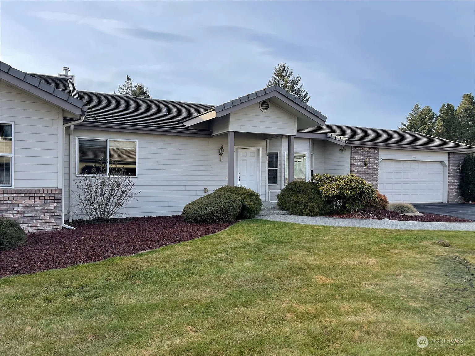 1380 Eastmont #102 photo 1
