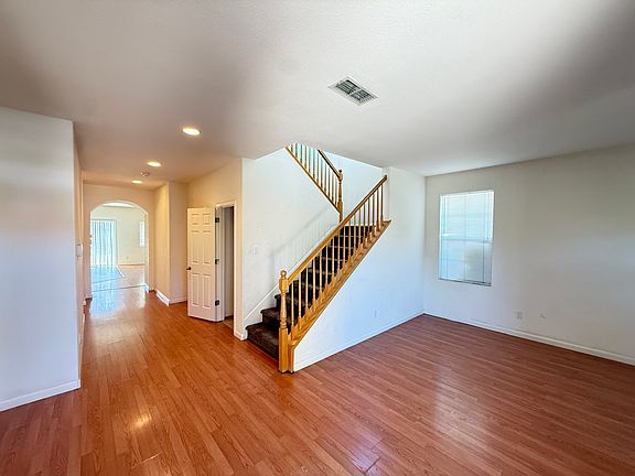 3rd image of 1372 Derby Ct