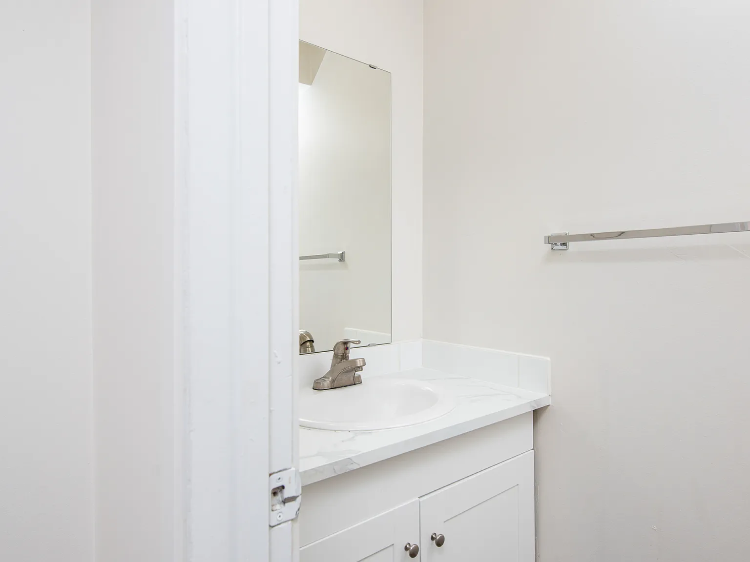 Pioneer Apartments — Photo 3