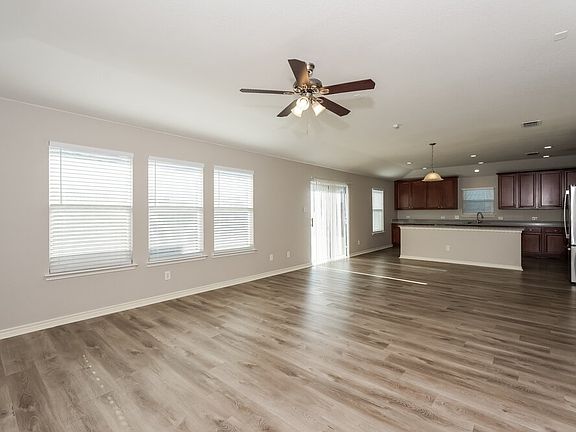 4th image of 821 Bee Creek Ln
