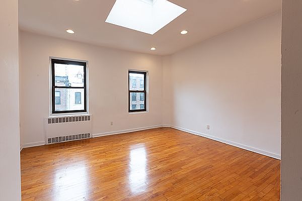 1st image of 940 President St #4B