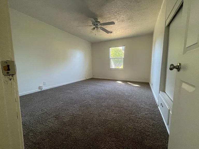 720 E Lassen Ave — Photo 7