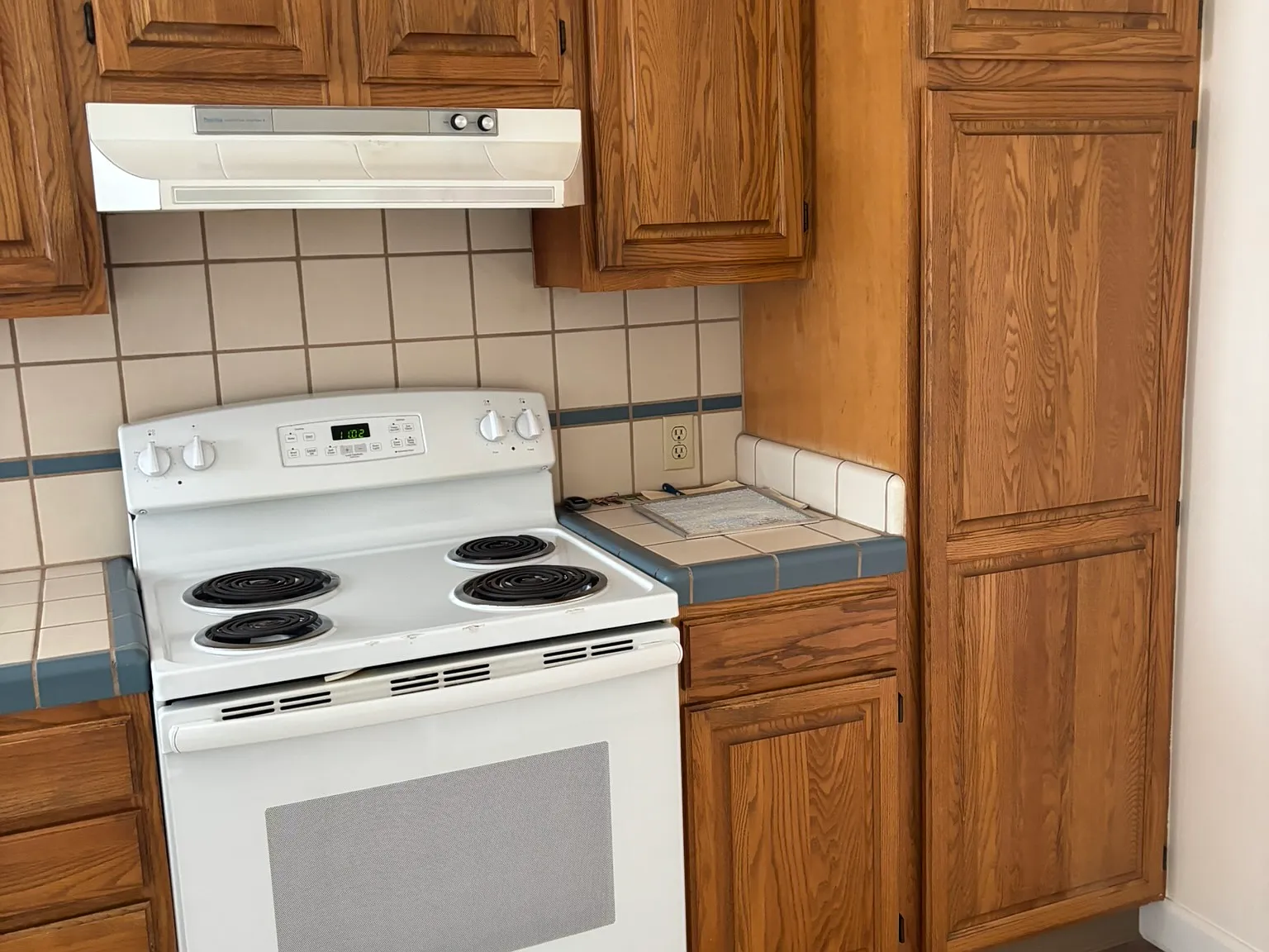 2 bed, 1100 sqft, $3,200 — Photo 2