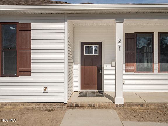 3rd image of 241 Woodland Circle