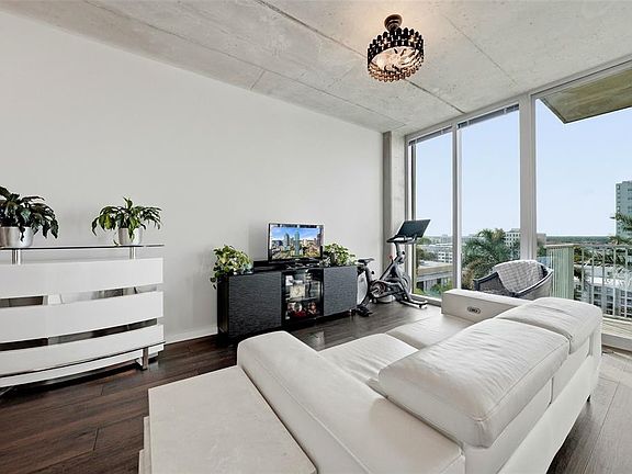 3rd image of 777 N ASHLEY DRIVE #1109