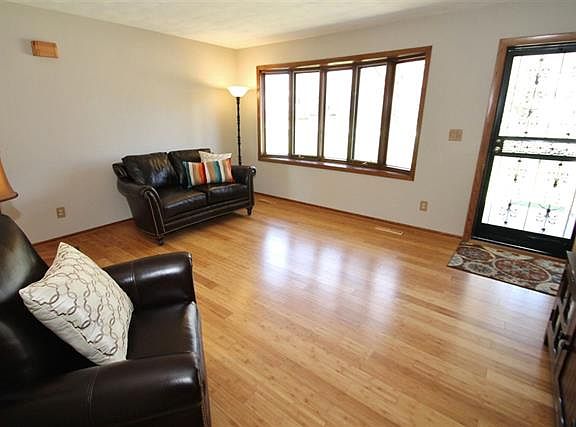 3rd image of 7047 Saladino Dr