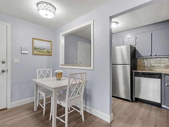 4th image of 5 Hallmark Gdns APT 7