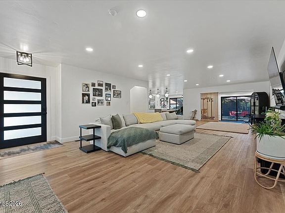 2nd image of 940 Manor Dr