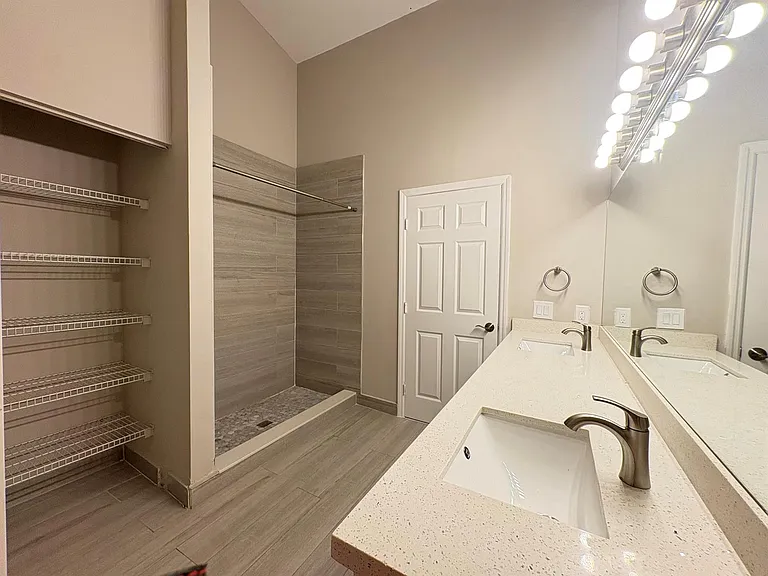 1220 NW 15th Ave — Photo 2