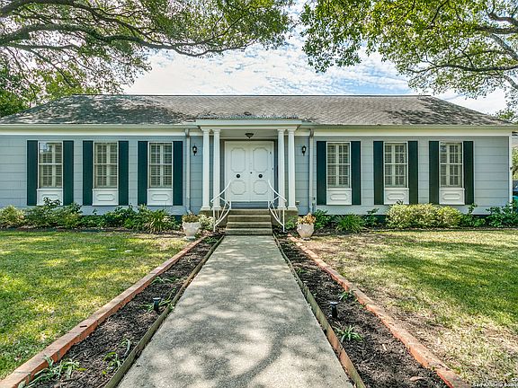 3rd image of 126 LAUREL HEIGHTS PL