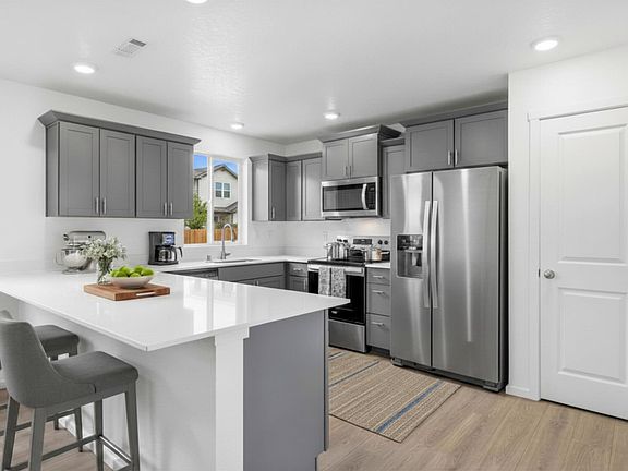 3rd image of 6411 Sandstone Dr