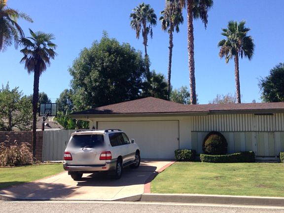 4th image of 9329 Beckford Ave
