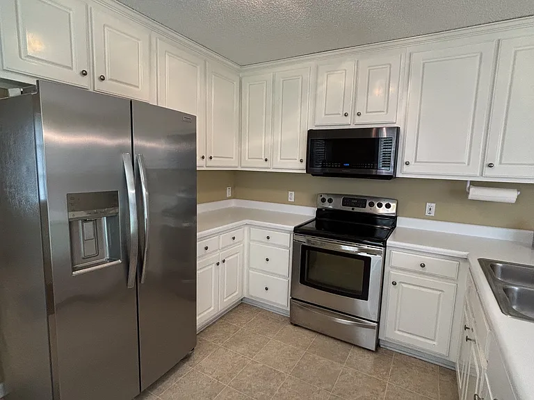 60 Stratford Dr — Photo 25