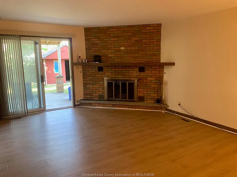 2383 Parkwood Ave — Photo 5