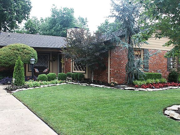 4th image of 1107 N Highland Dr