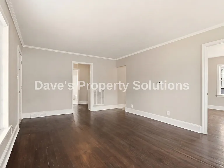 829 W Terrell St — Photo 2