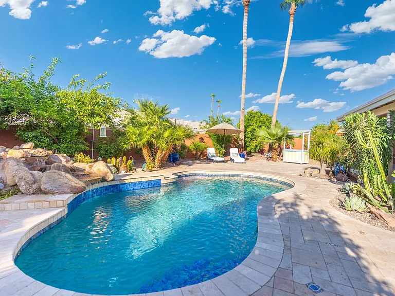 372 W Amoroso Dr — Photo 156