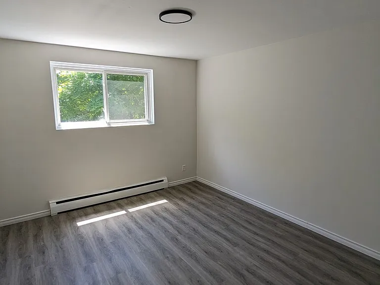 236 Louisa St #9B — Photo 2
