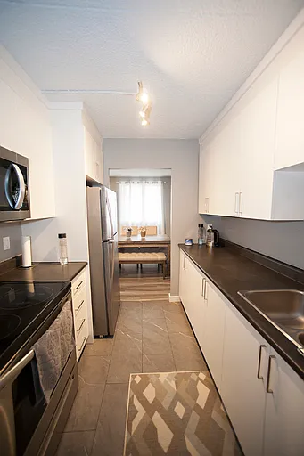 2 bed, 1.0 bath, 728 sqft, $1,850 — Photo 2