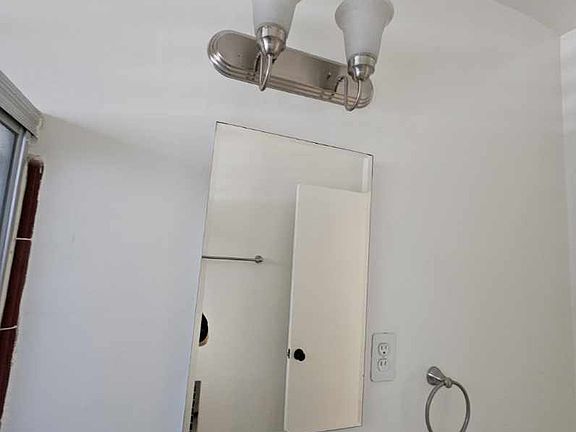 5th image of 1020 S Barrington Ave APT 1