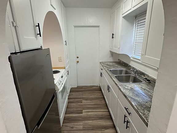 4th image of 1370 N D St #105
