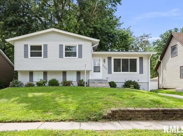 5824 Hillandale Rd, Davenport, IA 52806