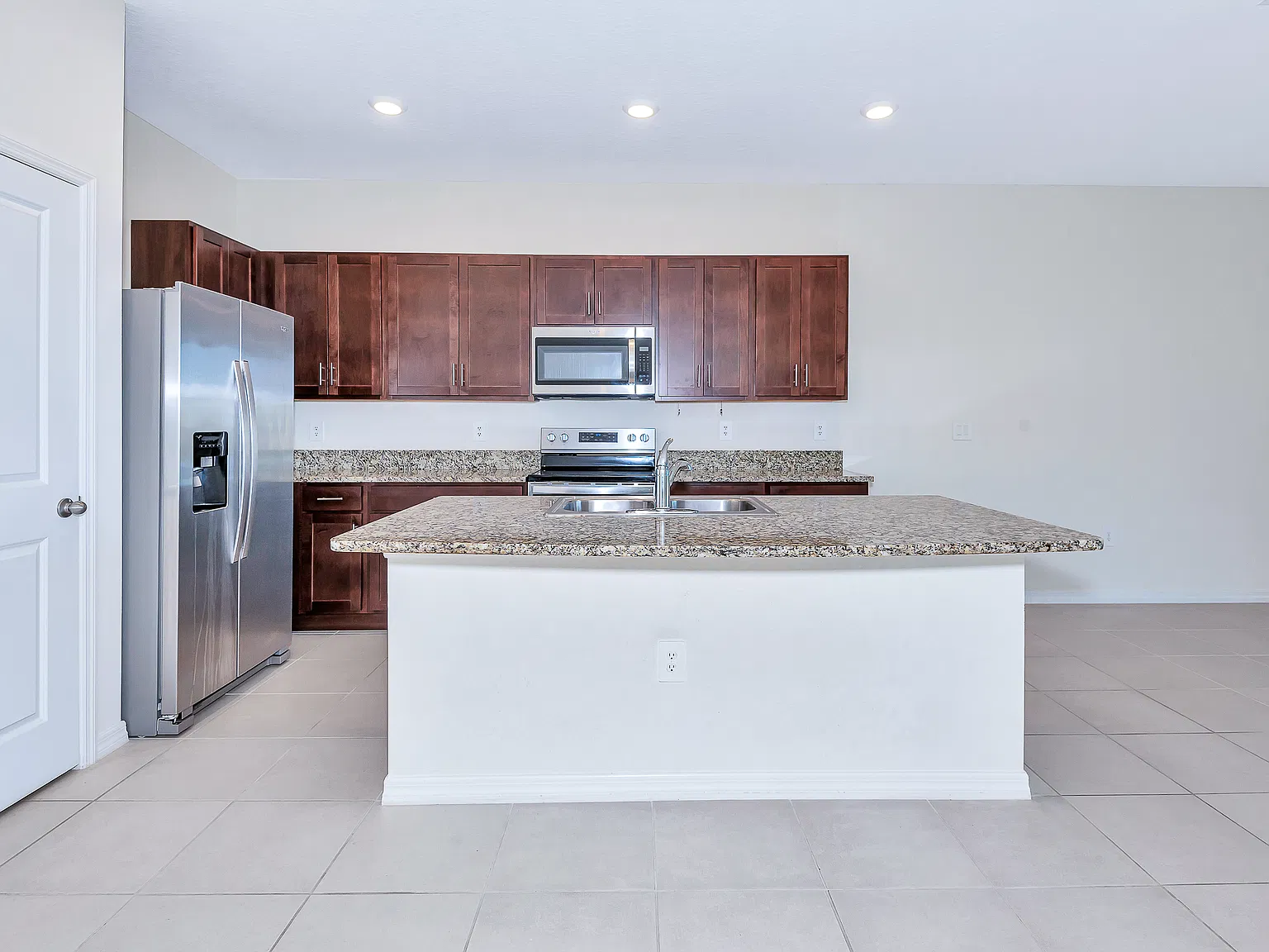3 bed, 1724 sqft, $2,500 — Photo 3