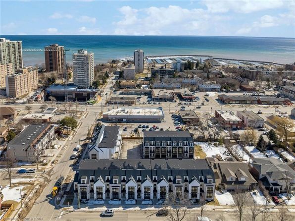 138 East St #5, Oakville, ON L6L 3K3