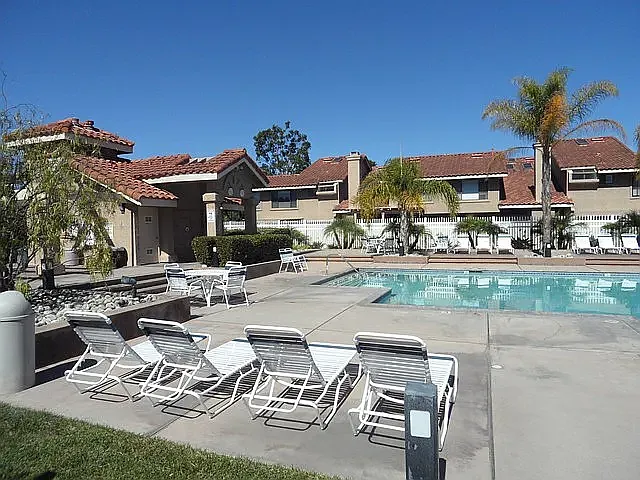18219 Hampton Ct — Photo 25