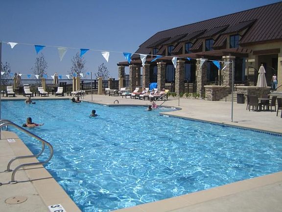 Country Club Pool