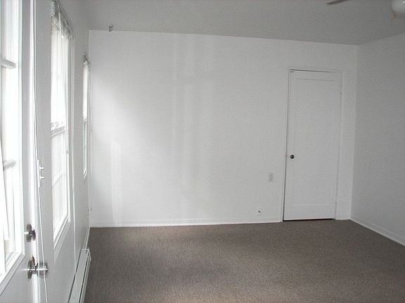 3rd image of 525 Whidby St