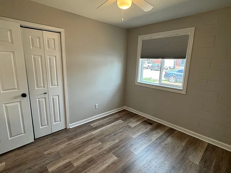 361-363 Fairway S — Photo 4