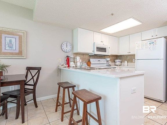 5th image of 533 W Beach Blvd