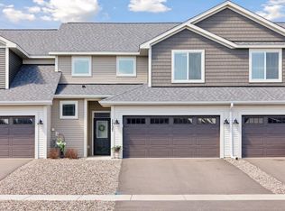 1727 Southpoint Ln, Hudson, WI 54016