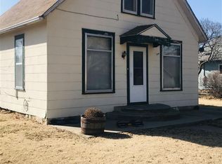 111 W Thornton St, Moundridge, KS 67107