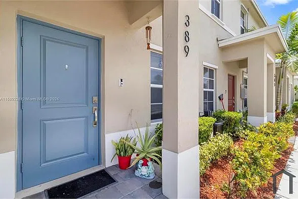 389 NE 5th Pl