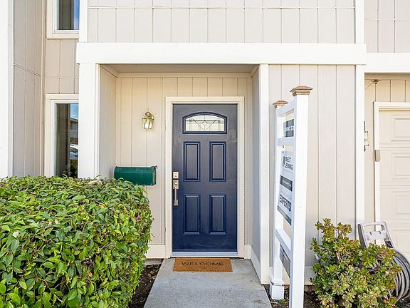 5th image of 327 S Bernardo Ave