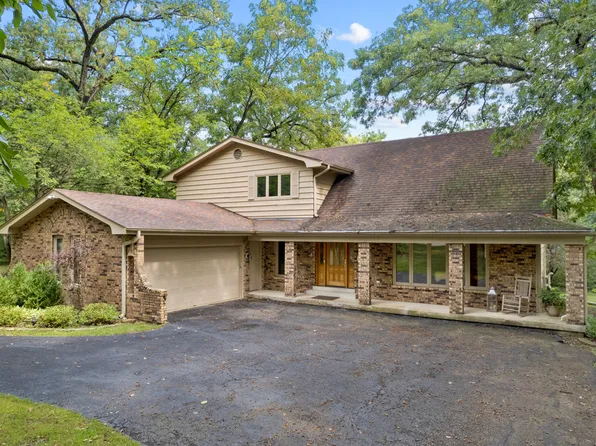 6N347 Fair Oaks Dr, Saint Charles, IL 60175