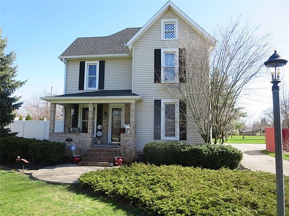 2nd image of 1409 E Main St