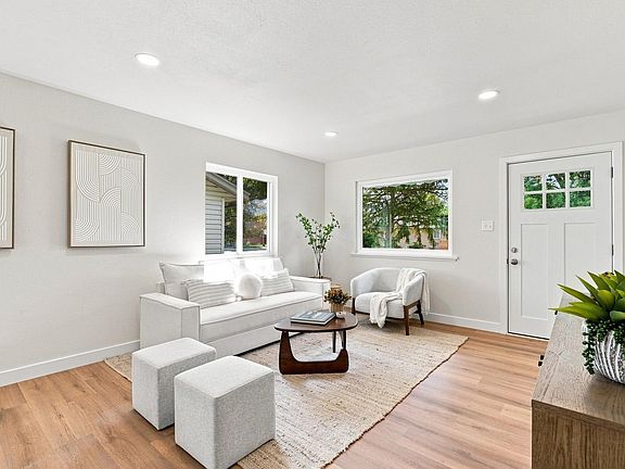 4th image of 1038 Aspen St