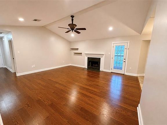 3rd image of 3101 Fable St