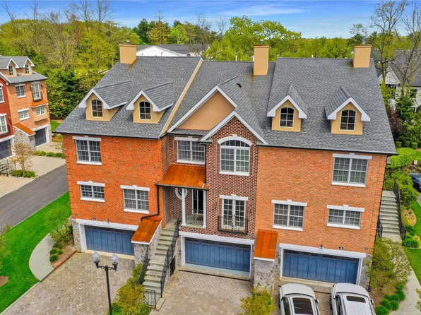 18 The Preserve #18, Woodbury, NY 11797