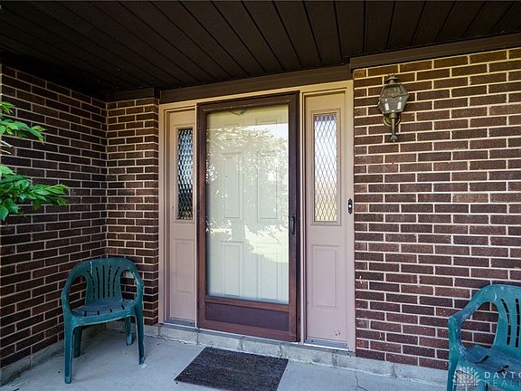 5th image of 715 Preston Dr