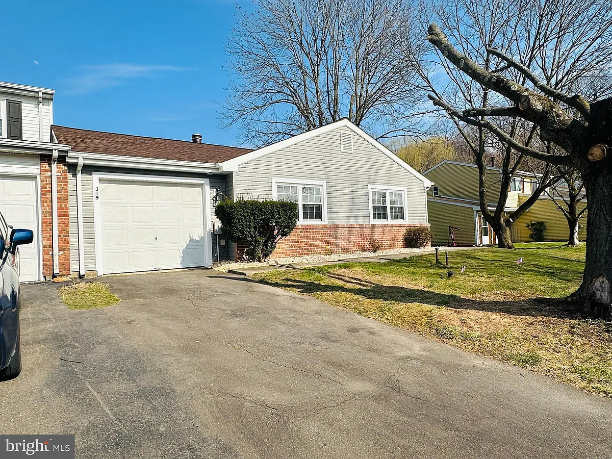 Building Photo - 319 Canterbury Ct