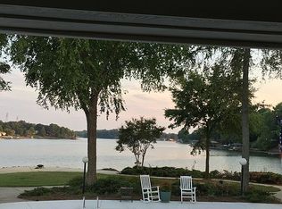 988 Cove Point Ln, Tega Cay, SC 29708