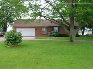 2426 Shoreline Heights Rd, Sterling, IL 61081