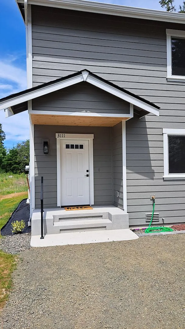 3 Bedroom 2.5 Bath Duplex — Photo 1